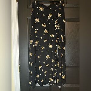 American Eagle size M BLACK/FLORAL MIDI SKIRT W BUTTONS and side slit
